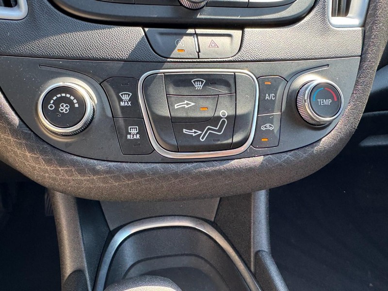 Chevrolet Malibu Vehicle Image 18