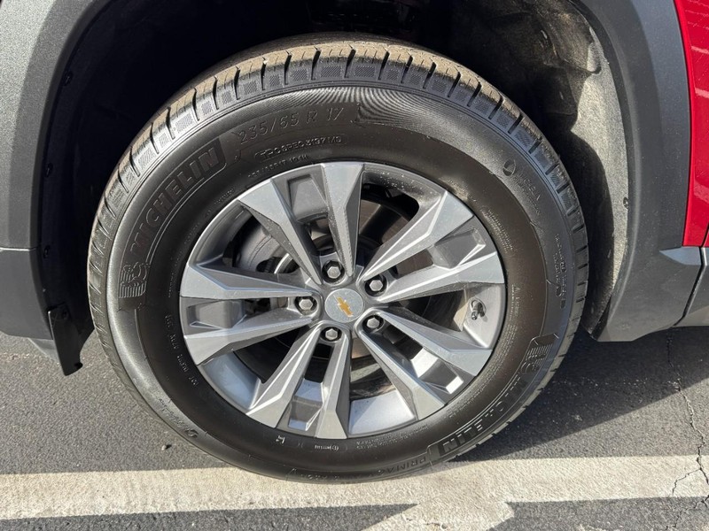Chevrolet Equinox Vehicle Image 09