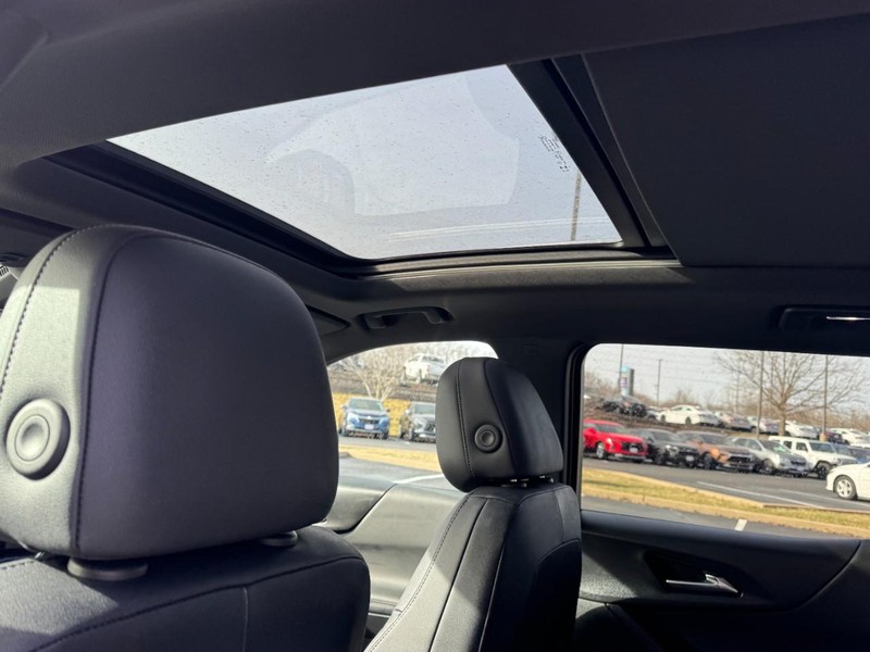 Chevrolet Equinox Vehicle Image 14