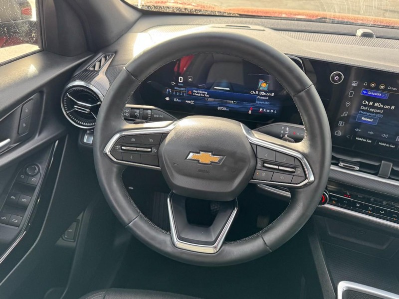 Chevrolet Equinox Vehicle Image 16