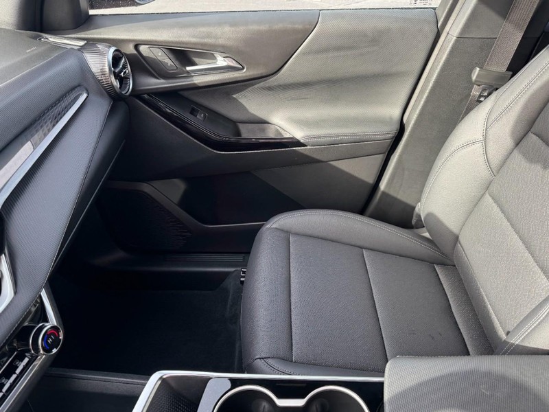 Chevrolet Equinox Vehicle Image 18