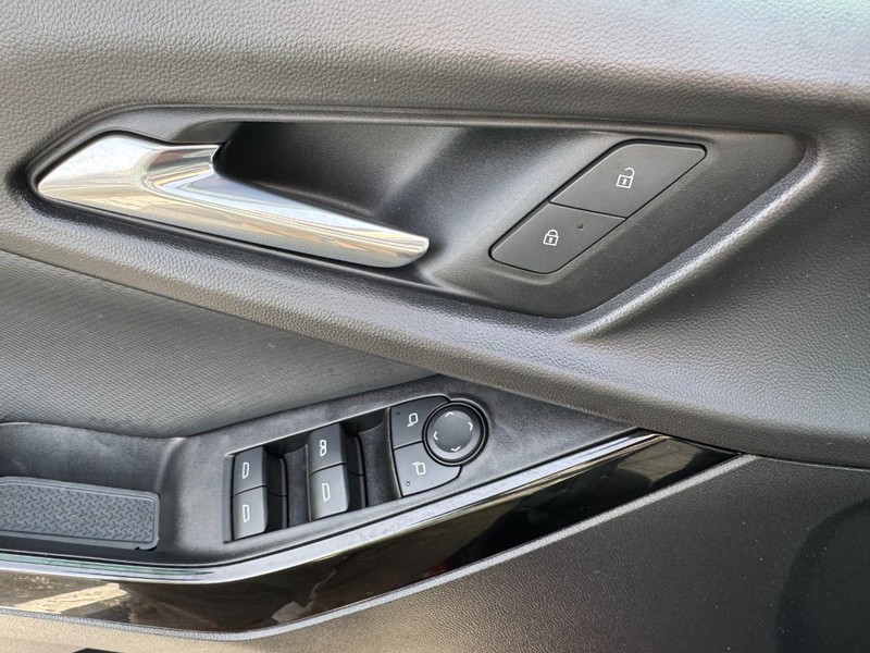 Chevrolet Equinox Vehicle Image 20