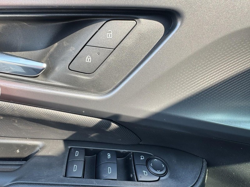 Chevrolet Equinox EV Vehicle Image 10
