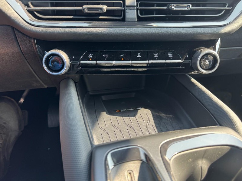 Chevrolet Equinox EV Vehicle Image 13