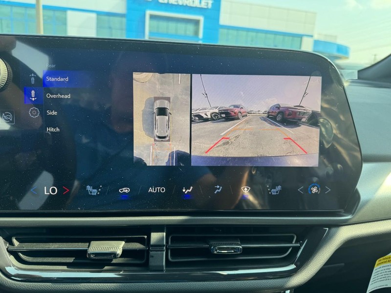 Chevrolet Equinox EV Vehicle Image 16
