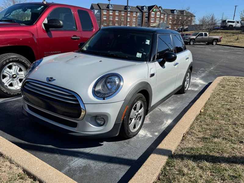 MINI Cooper Hardtop 4 Door Vehicle Image 02