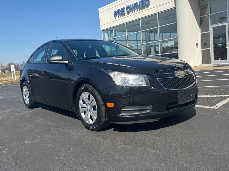 Chevrolet Cruze Vehicle Image 02