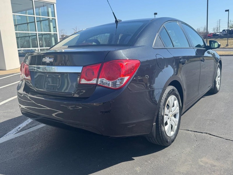 Chevrolet Cruze Vehicle Image 03