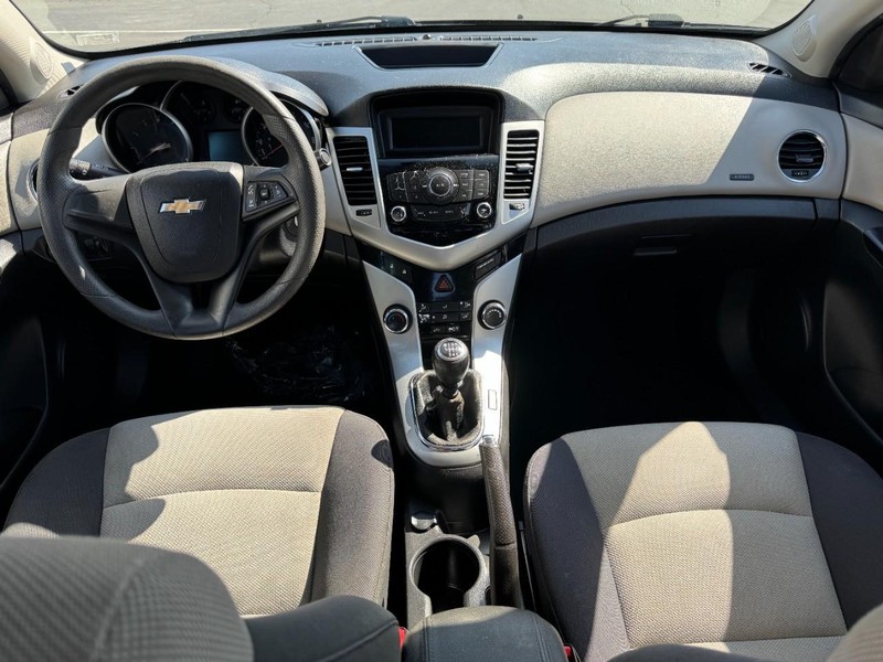 Chevrolet Cruze Vehicle Image 11