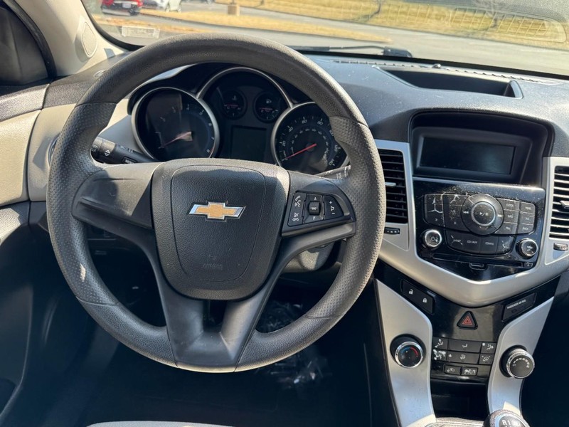 Chevrolet Cruze Vehicle Image 12
