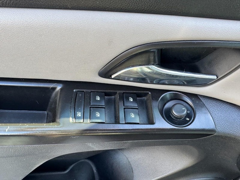 Chevrolet Cruze Vehicle Image 15
