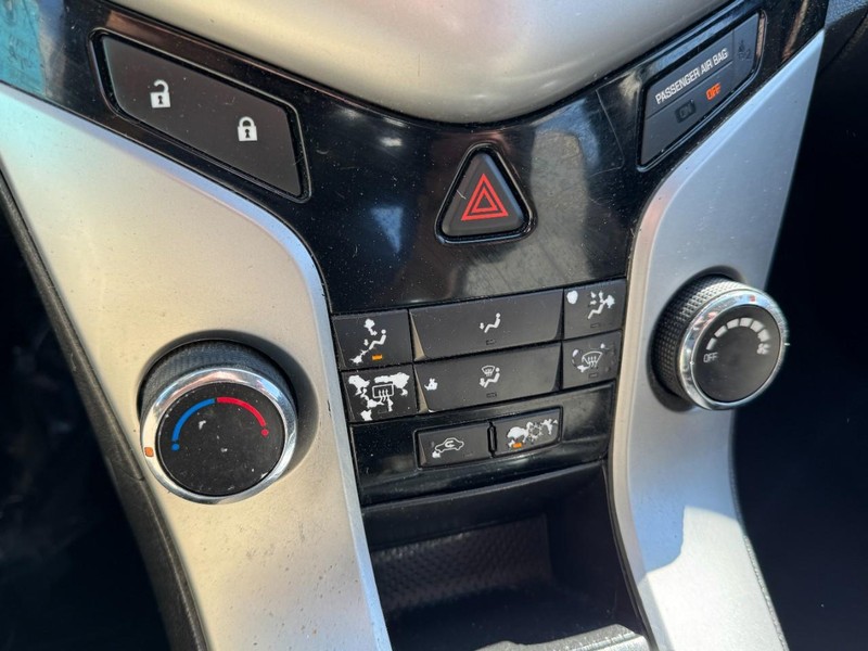 Chevrolet Cruze Vehicle Image 17