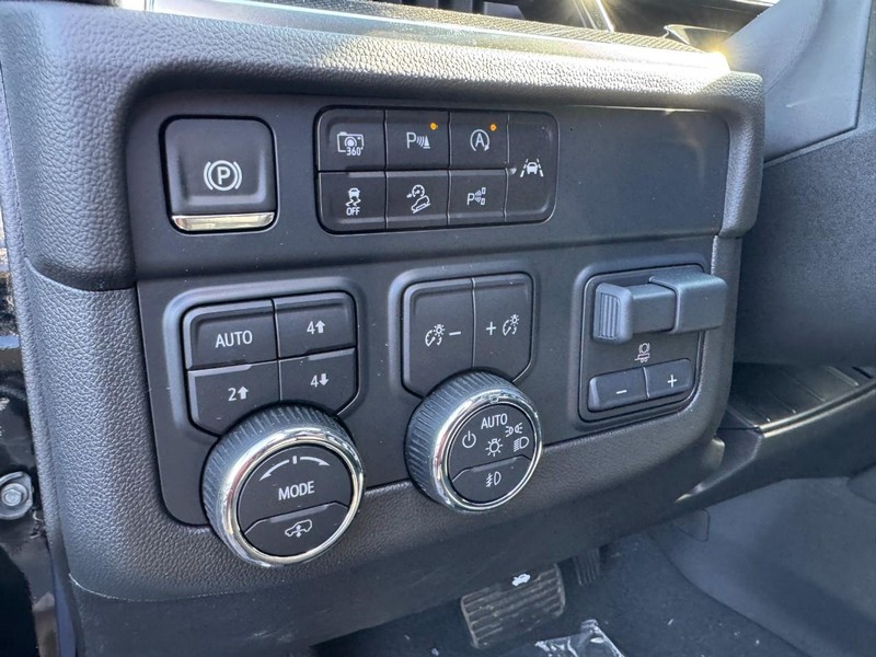 Chevrolet Tahoe Vehicle Image 11