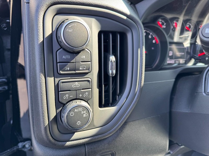 Chevrolet Silverado 1500 Vehicle Image 12