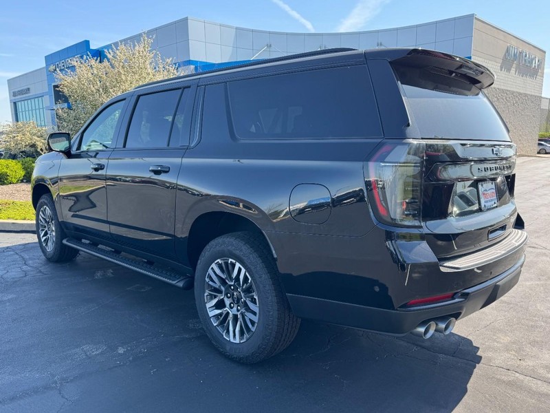 Chevrolet Suburban Vehicle Image 05