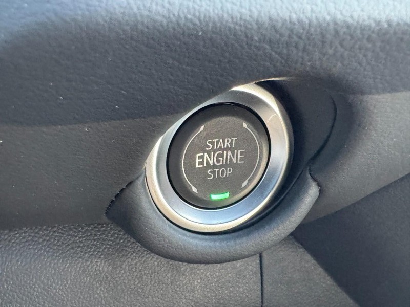 Chevrolet Suburban Vehicle Image 17