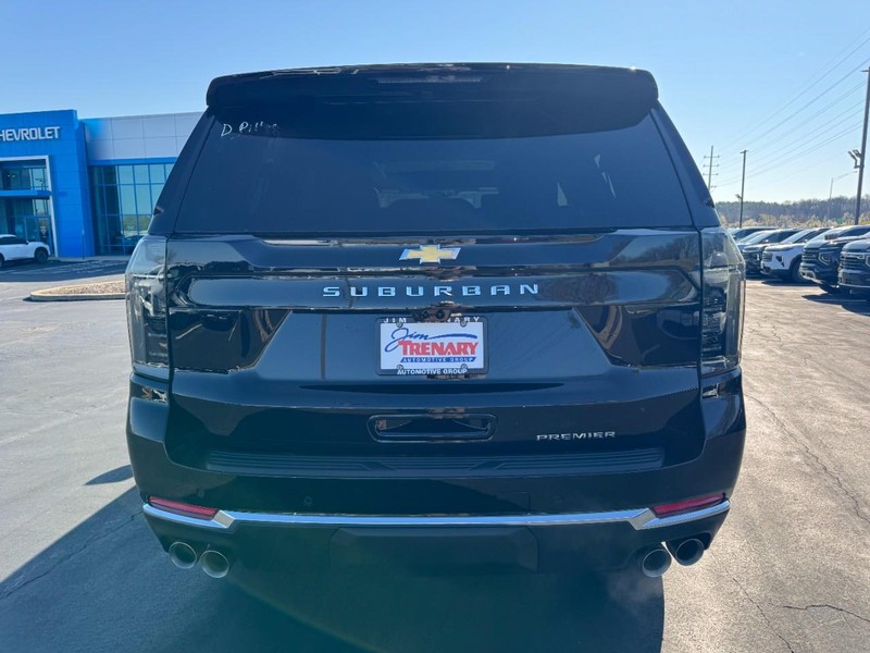 Chevrolet Suburban Vehicle Image 04