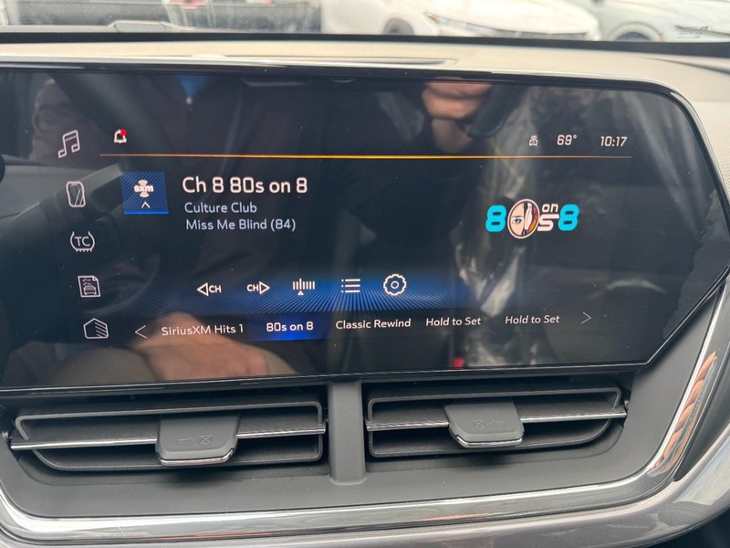 Chevrolet Trax Vehicle Image 12
