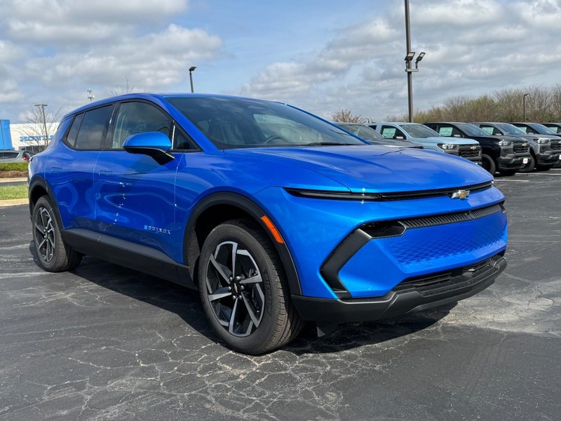 Chevrolet Equinox EV Vehicle Image 02