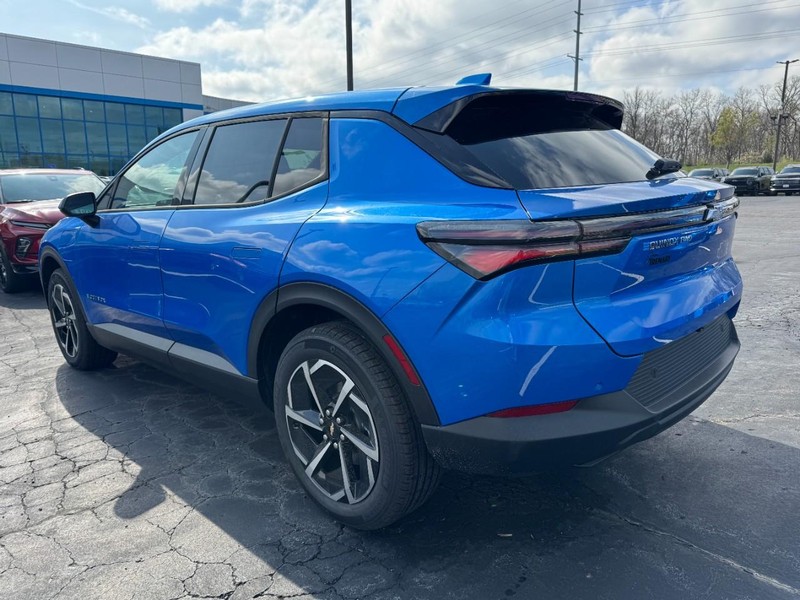 Chevrolet Equinox EV Vehicle Image 05
