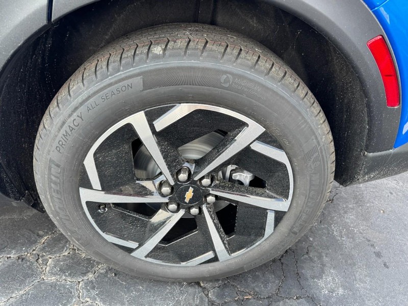 Chevrolet Equinox EV Vehicle Image 06