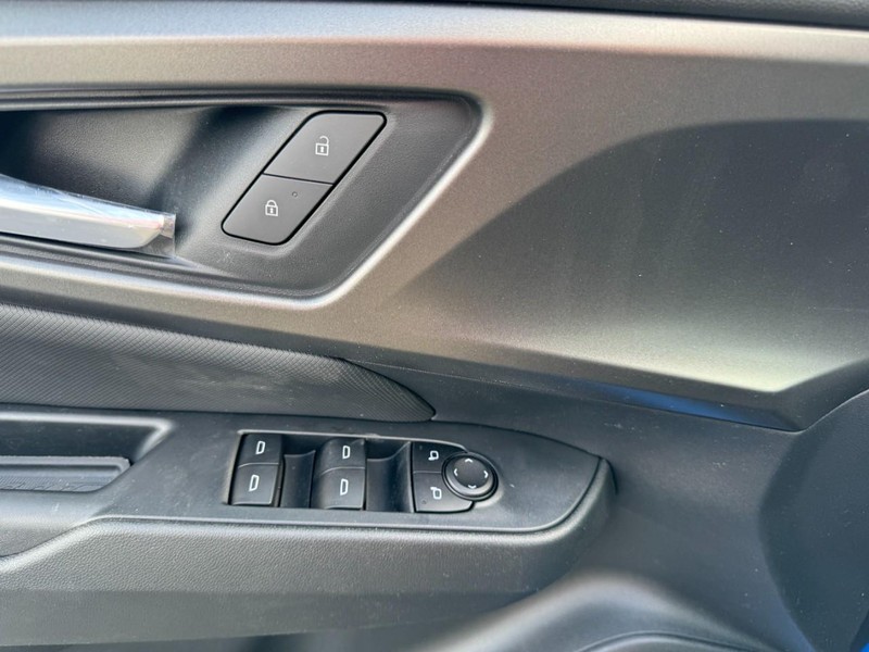 Chevrolet Equinox EV Vehicle Image 09