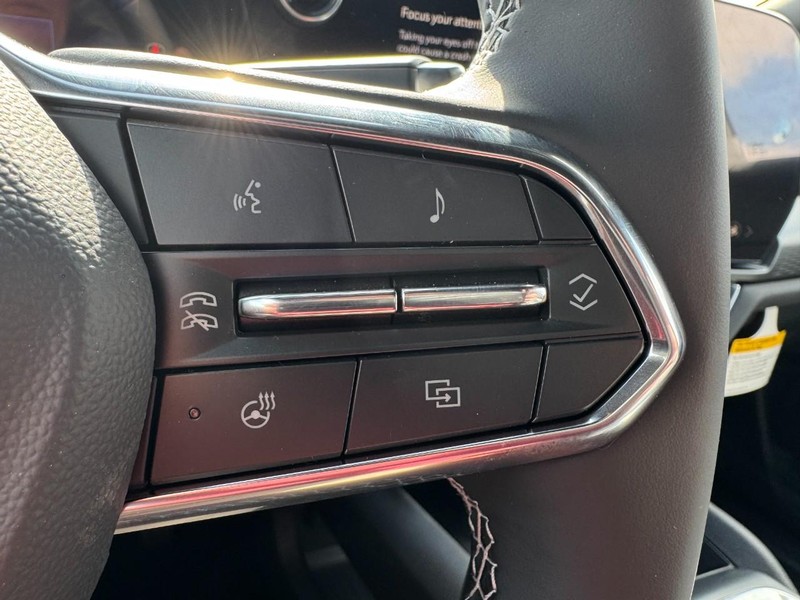 Chevrolet Equinox EV Vehicle Image 11