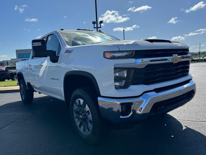 Chevrolet Silverado 2500HD Vehicle Image 02