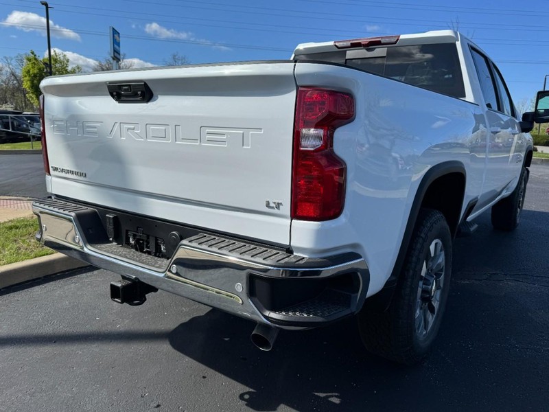 Chevrolet Silverado 2500HD Vehicle Image 03