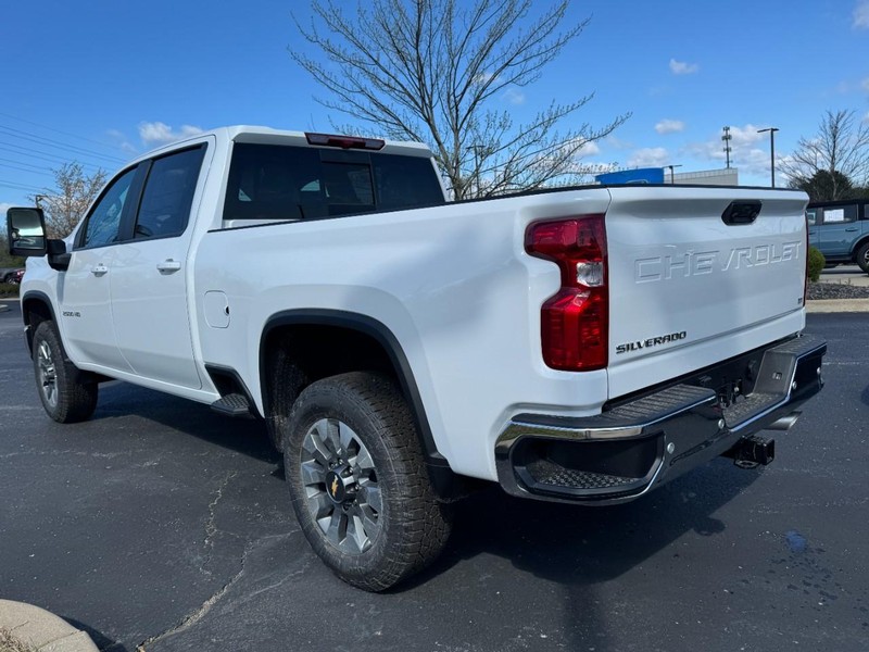 Chevrolet Silverado 2500HD Vehicle Image 05