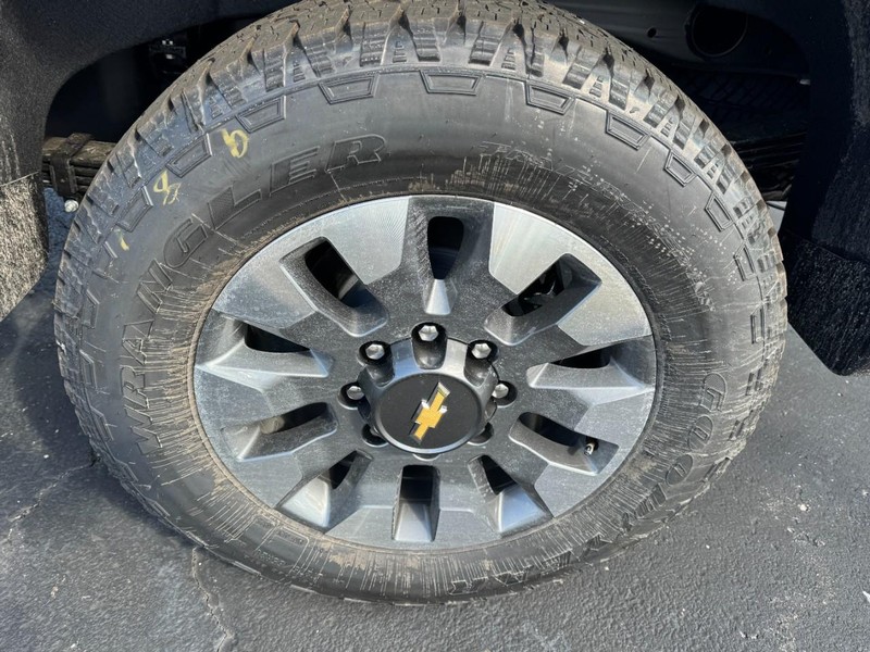 Chevrolet Silverado 2500HD Vehicle Image 06