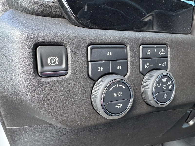 Chevrolet Silverado 2500HD Vehicle Image 11
