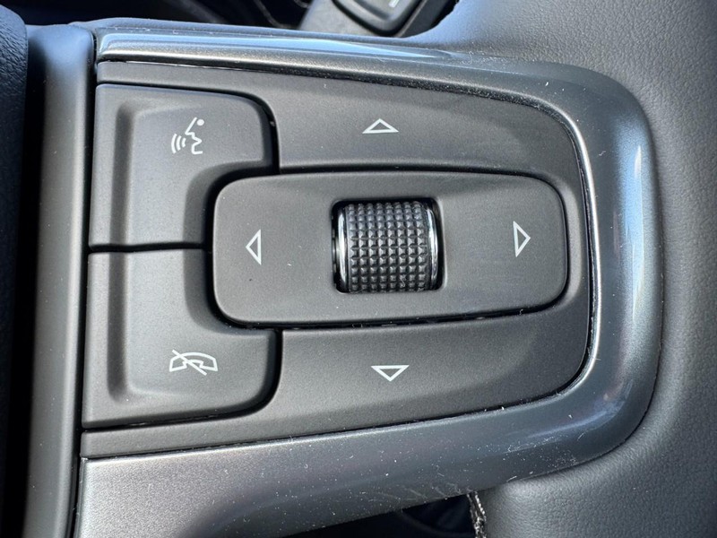 Chevrolet Silverado 2500HD Vehicle Image 13