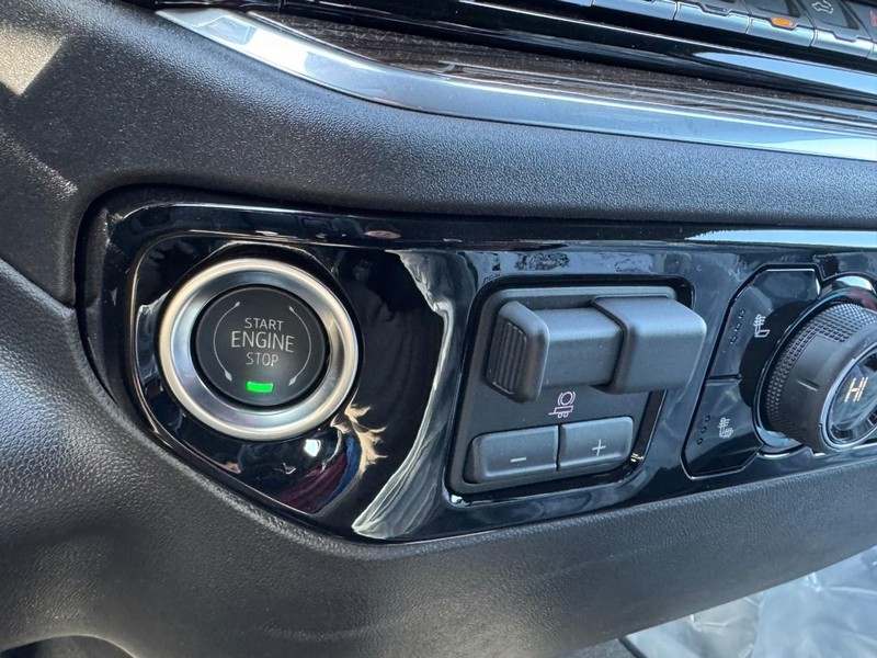 Chevrolet Silverado 2500HD Vehicle Image 18