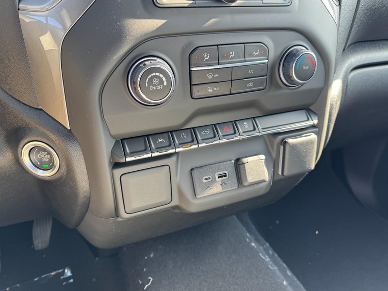 Chevrolet Silverado 1500 Vehicle Image 14