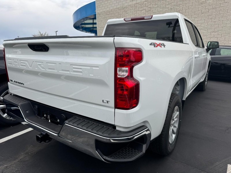 Chevrolet Silverado 1500 Vehicle Image 02