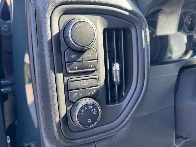 Chevrolet Silverado 1500 Vehicle Image 12