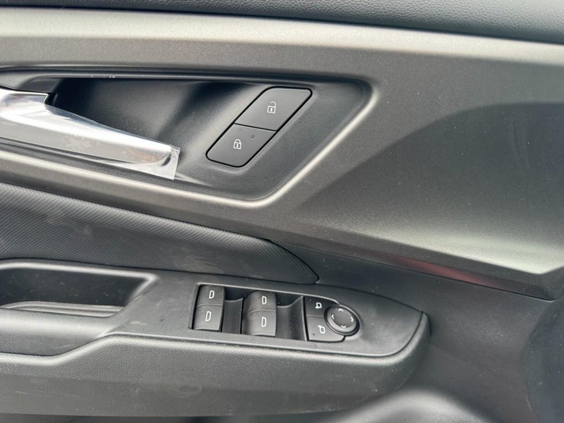 Chevrolet Equinox EV Vehicle Image 09