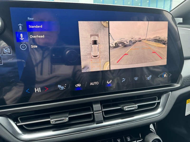 Chevrolet Equinox EV Vehicle Image 15