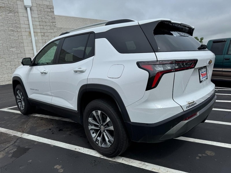 Chevrolet Equinox Vehicle Image 05