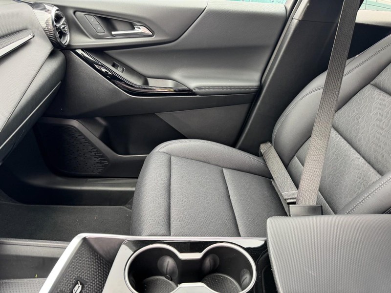 Chevrolet Equinox Vehicle Image 08