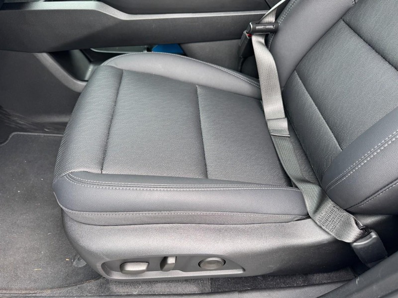 Chevrolet Equinox Vehicle Image 09