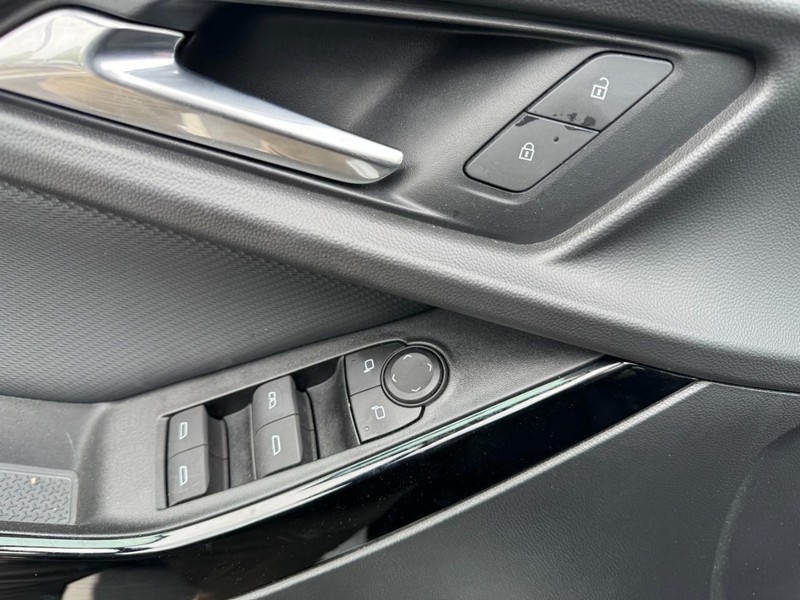 Chevrolet Equinox Vehicle Image 10