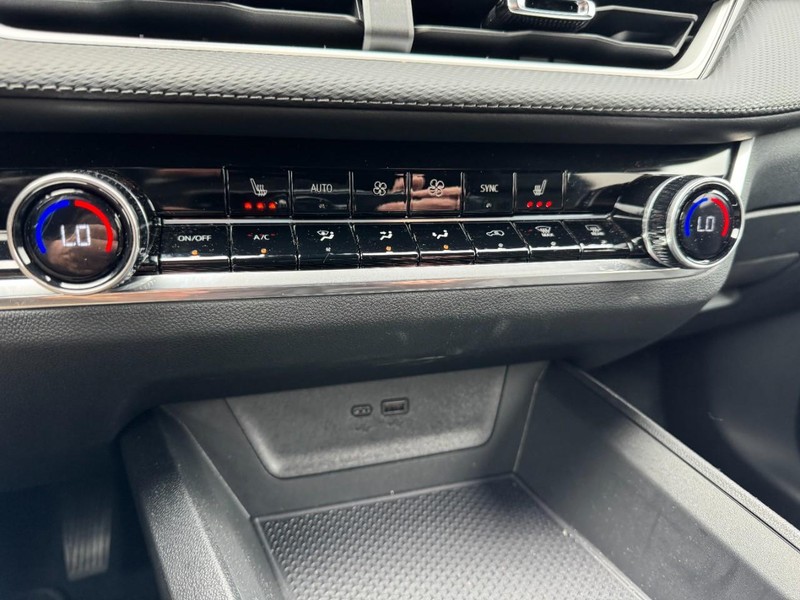 Chevrolet Equinox Vehicle Image 13