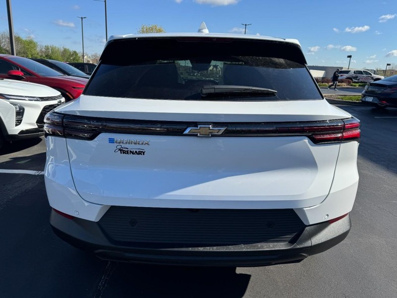 Chevrolet Equinox EV Vehicle Image 04