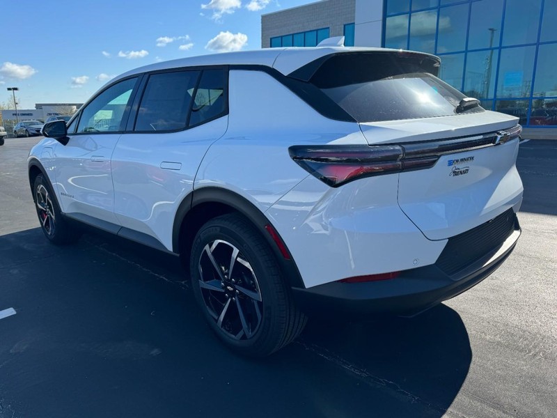 Chevrolet Equinox EV Vehicle Image 05