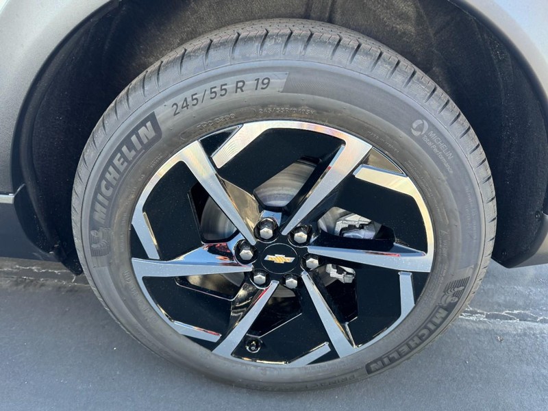 Chevrolet Equinox EV Vehicle Image 06