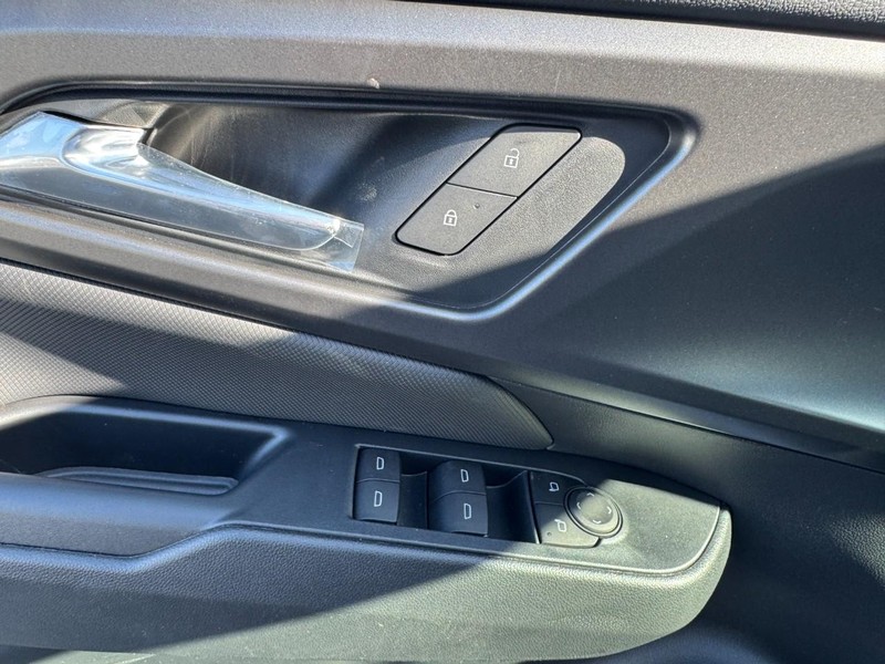 Chevrolet Equinox EV Vehicle Image 09