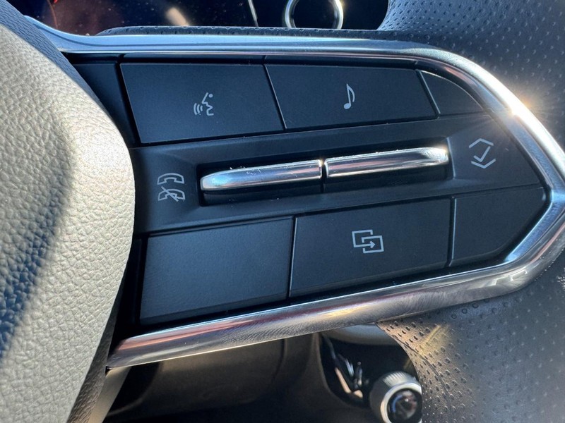 Chevrolet Equinox EV Vehicle Image 11