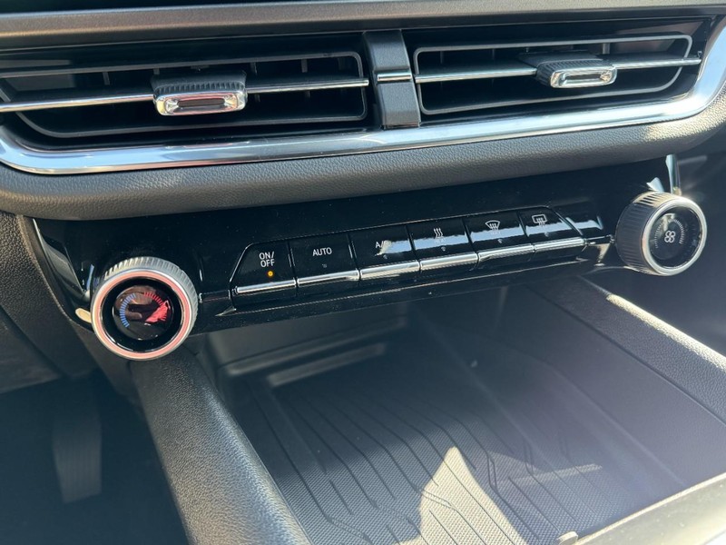 Chevrolet Equinox EV Vehicle Image 12